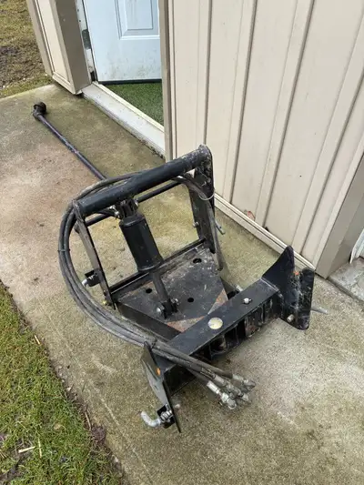 John Deere 4 way front quick hitch for x400 x500 and x700 series lawn and garden tractors/mowers new...