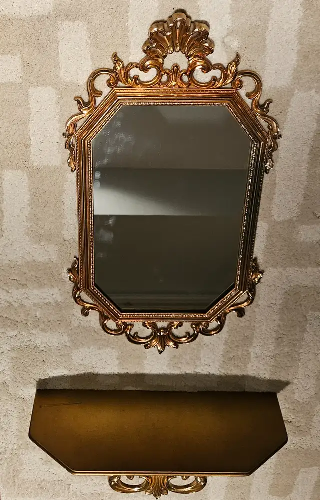RARE ANTIQUE "SYROCO" USA ORNATE WALL MIRROR AND SHELF in Home Décor & Accents in City of Toronto - Image 11