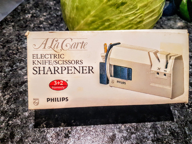 Electric Knife Sharpener, almost new in Kitchen & Dining Wares in St. Catharines - Image 2