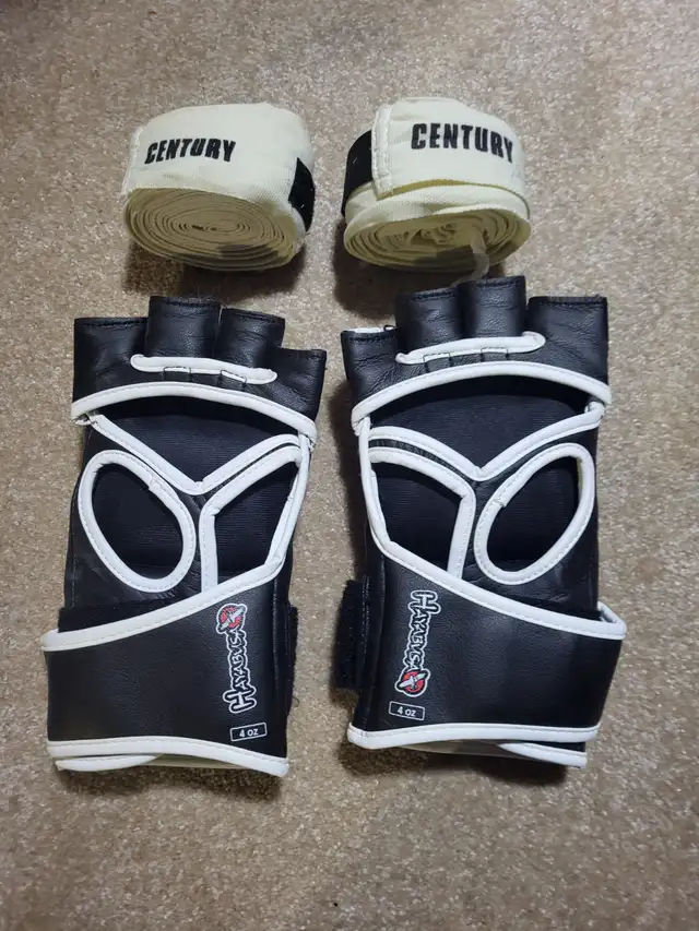 100 LB ROUND ONE TKO HEAVY BAG + STAND + HAYABUSA MMA GLOVES in Exercise Equipment in London - Image 7