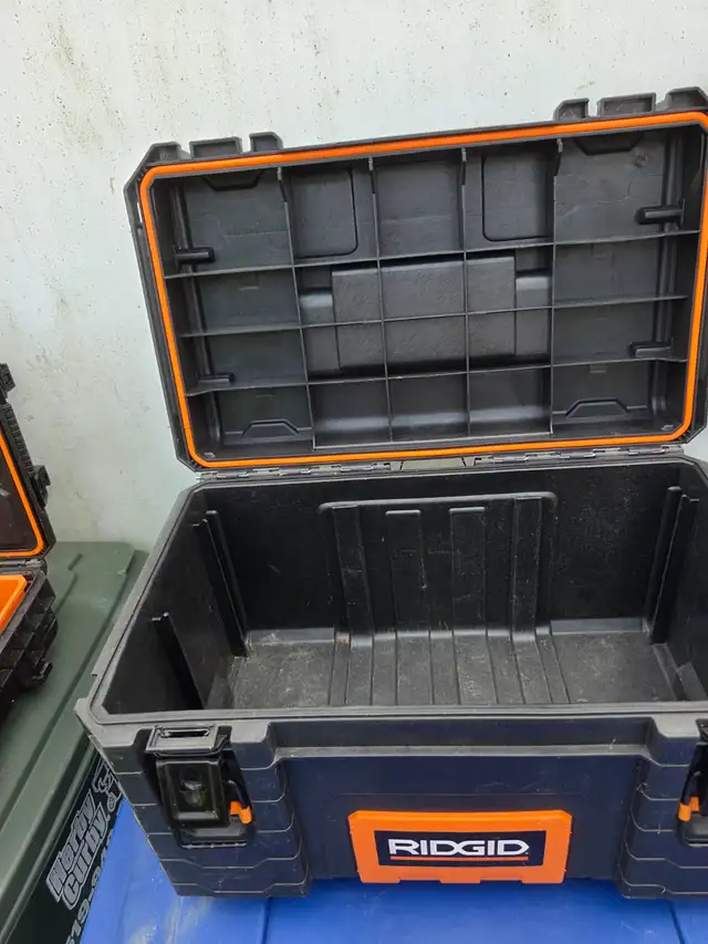 2 RIDGID 22" Gear Cart Pro Wheeled Tool Storage Totes W 2 Boxes in Tool Storage & Benches in Windsor Region - Image 9