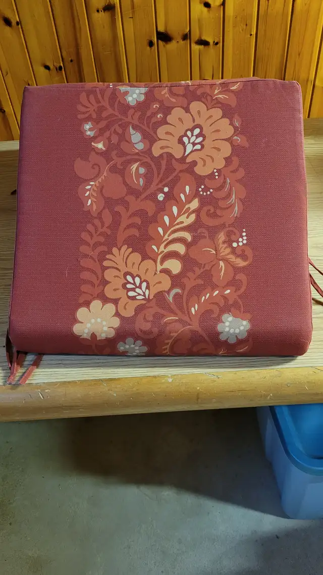 Outdoor furniture cushions in Patio & Garden Furniture in Barrie - Image 4