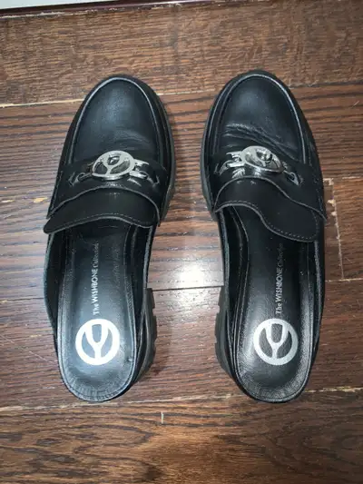 WISHBONE Collection FREYA - Black Leather -Sz:7.5 in great condition $29. Pick at 253 South Park Roa...