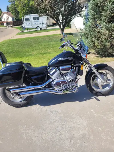 750 cc 4 cylinder Powerful bike 80 plus horsepower. Great condition. Always stored inside. New chain...