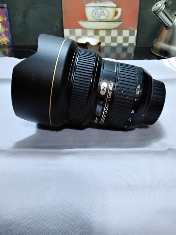 Nikon 14-24mm 1:2.8G ED wide angle lens full frame in Cameras & Camcorders in Edmonton - Image 3