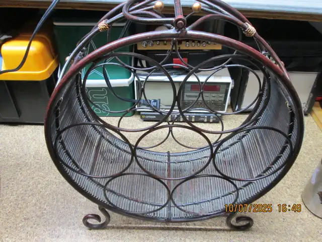 WINE RACK in Home Décor & Accents in Saint John - Image 2