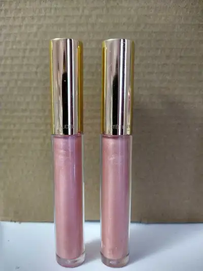 Offering 2 Estee Lauder Lip Glosses. New but no box. Shade 21 - Pink Innocence - Shimmer. Pick up on...