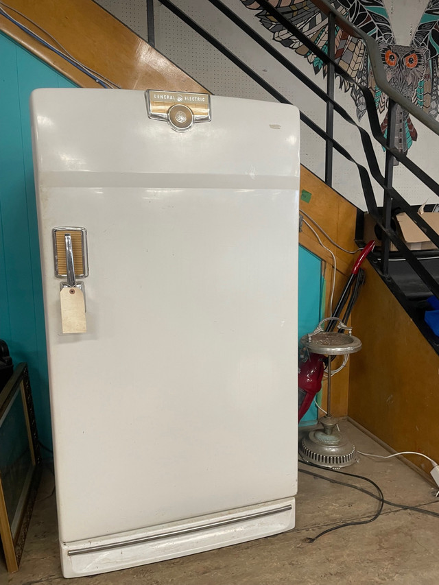 Vintage Refrigerator  in Refrigerators in Thunder Bay