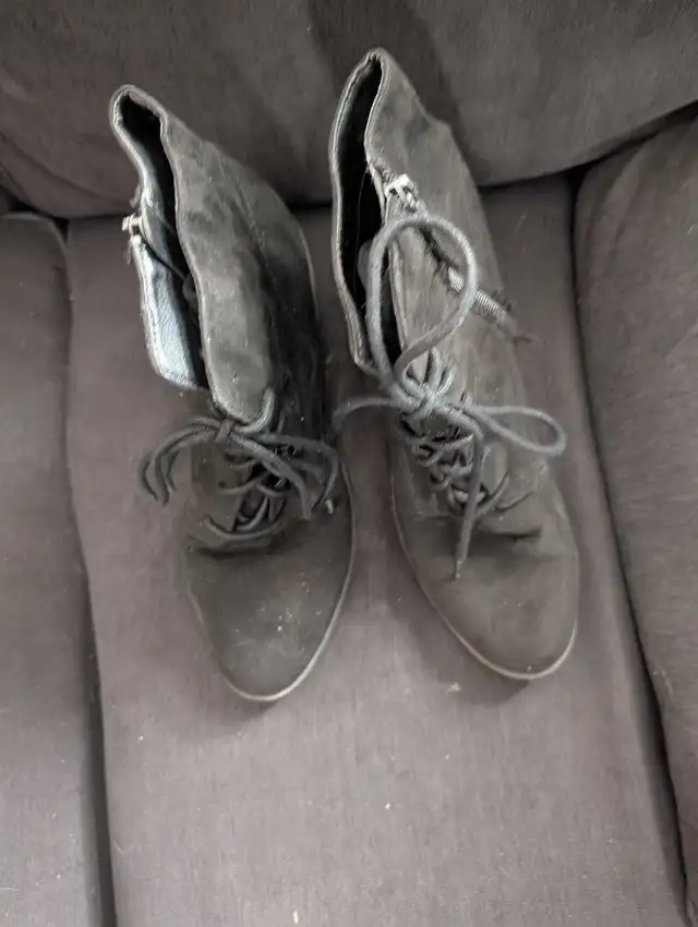 black high heels64396544262275120