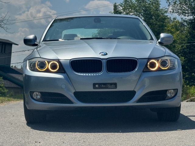 2009 BMW 323i — photo 3