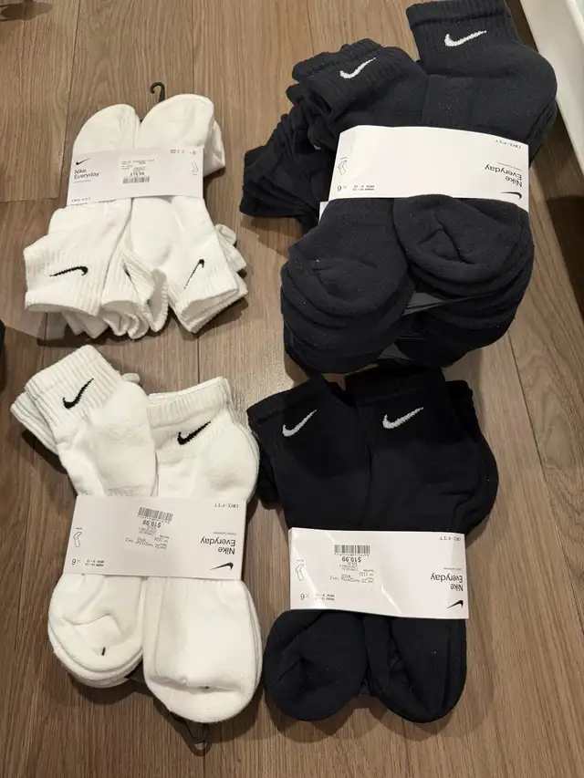 Nike Socks in Other in Kitchener / Waterloo - Image 2