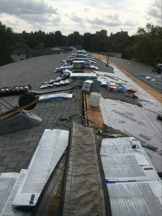 Roofing. Siding. Soffit and gutters repair and replacement in Roofing in City of Toronto - Image 2