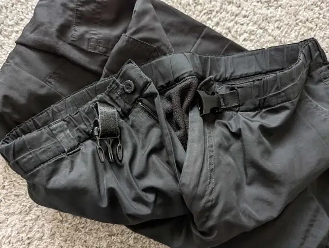 Uniqlo men's isolation pant  in Men's in Calgary - Image 5