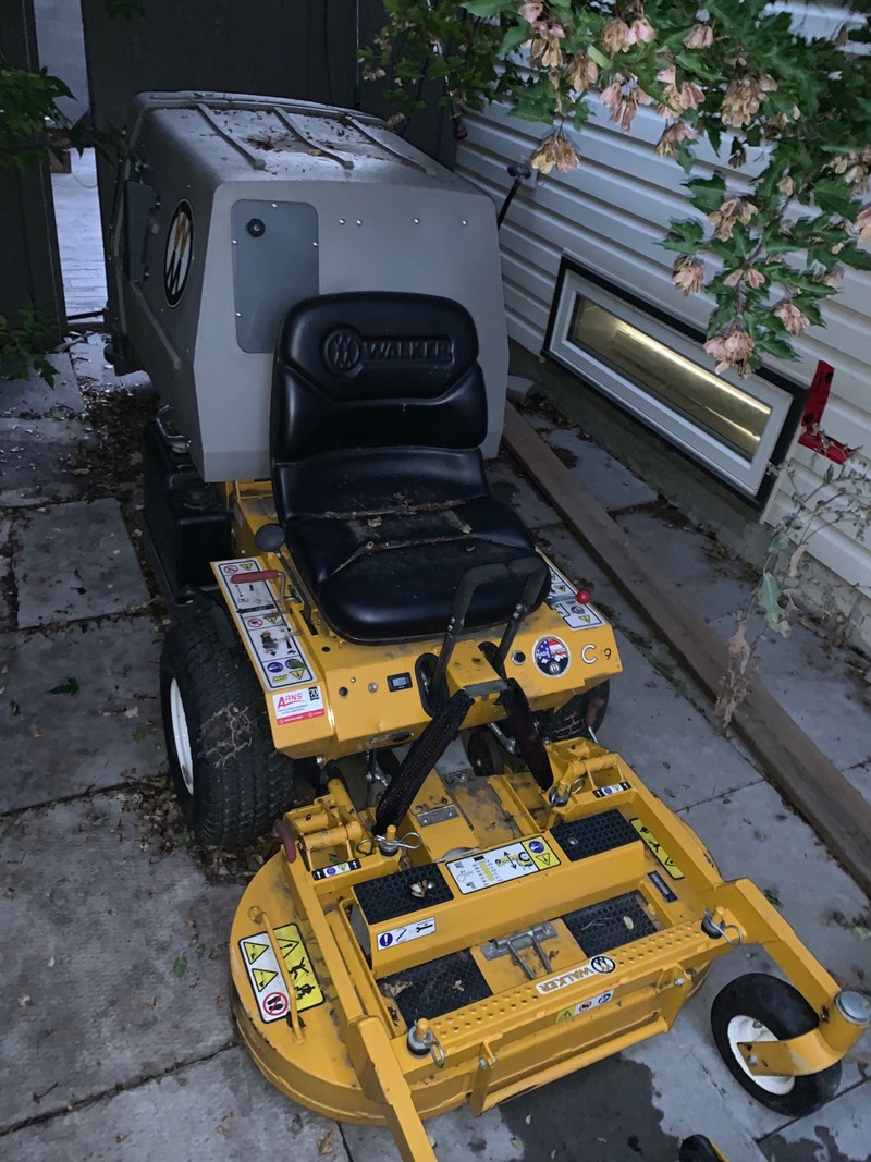 Walker riding lawn mower c19 with extra tires and mulching deck
