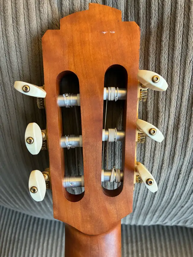 Guitare de concert in Guitars in Québec City - Image 7