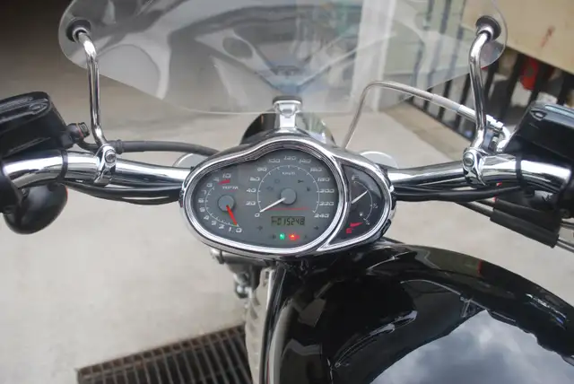 2006 Harley V Rod C in Street, Cruisers & Choppers in Kelowna - Image 2