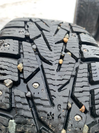 Near new 195/65R15 winter studded tires fits Toyota on rims