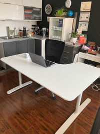 Bureau  avec chaises 