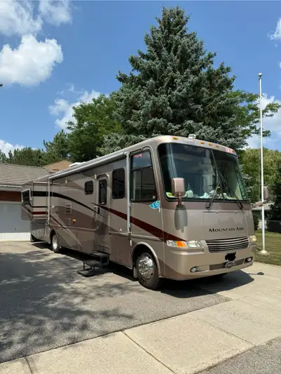 - Always stored inside - never winter driven - Motorhome information. 2003 Mountain Aire on a WorkHo...