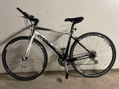Hybrid Giant Rapid Small 5.2-5.7’ Shimano 24speed Tuned up Ready, View more