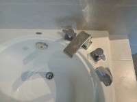 Maax air pump bathtub (whirlpool) with taps