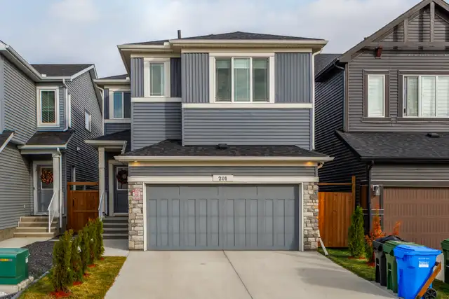 Better than new: 4 bed + bonus room home in Creekstone SW