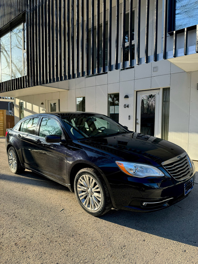 Chrysler 200 2011 in Cars & Trucks in Winnipeg