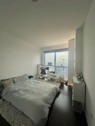 Summer Master Bedroom Sublease