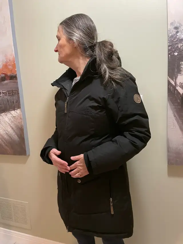 WOMENS WINTER JACKET in Women's - Tops & Outerwear in Oshawa / Durham Region - Image 3