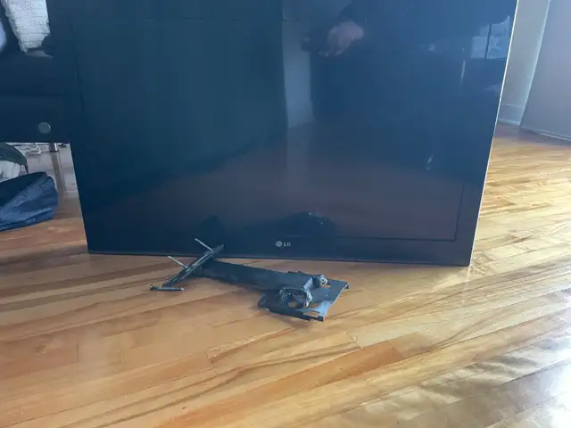 37” LCD tv in General Electronics in City of Montréal - Image 2