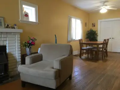 Student rooms for rent (668 George St. Peterborough) This is a 4-bedroom house in a prime student re...