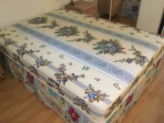 Matelas double à ressorts très ferme in Beds & Mattresses in Longueuil / South Shore - Image 3