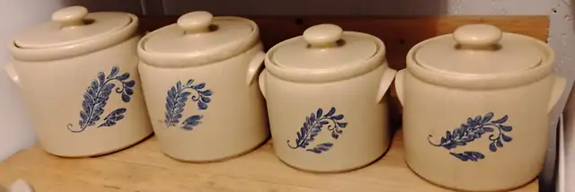 McCoy Canister Set 4 in Kitchen & Dining Wares in Guelph - Image 2