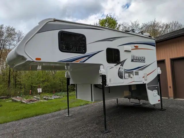 CAMPEUR LANCE 855S - Boite campeur in RVs & Motorhomes in Sherbrooke - Image 2