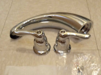 Moen Chrome Two-Handle Kitchen Faucet / Robinet de cuisine