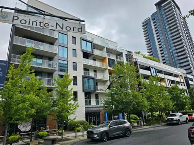 Superbe condo de 1 chambre + bureau (624 pi²) situé à Pointe-Nord, à l’Île-des-Sœurs, offrant un cad...