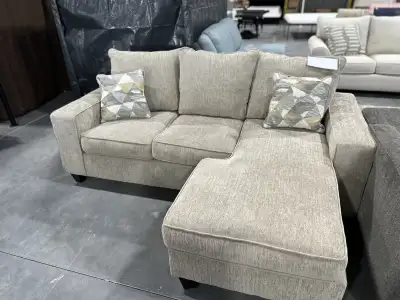 Upgrade your home with this stylish and comfortable sectional sofa from Furniture of America — perfe...