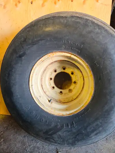 4x Pneus avec roues d'acier 16.5 x 16.1 vendu en lot ou séparéments. 300$/ch appelez Jocelyn 450-771...