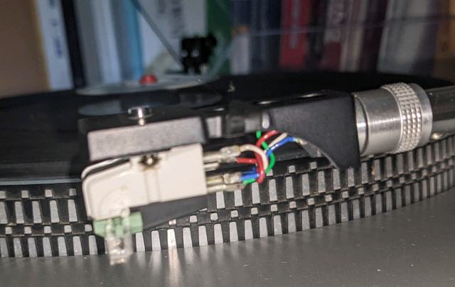 Technics headshell with Shure R1000 EDT phono cartridge/stylus in Other in City of Toronto - Image 2