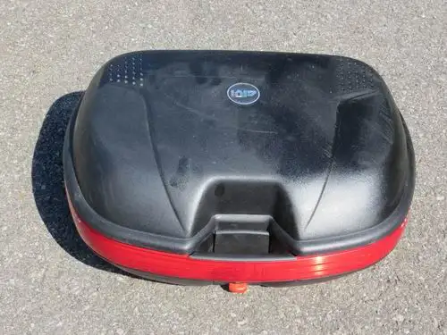 Valise/Panier à moto rigide. Marque GIVI/ Large ridgid case in Other in Gatineau - Image 2