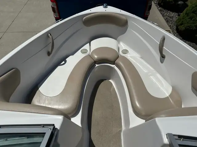 2006 Four Winns Horizon 180 in Powerboats & Motorboats in Leamington - Image 6