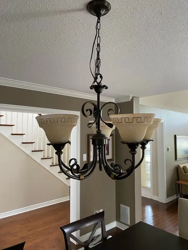 Chandelier in Indoor Lighting & Fans in Ottawa - Image 2
