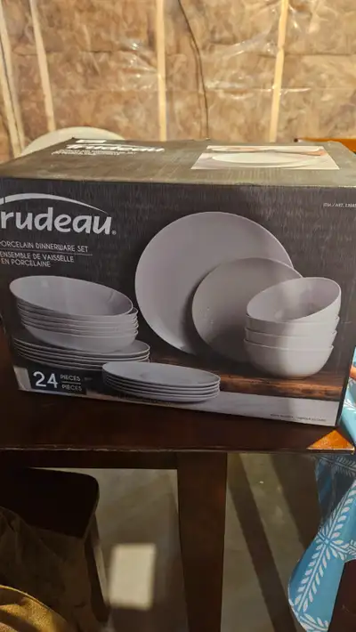 New dinnerware 24 pieces