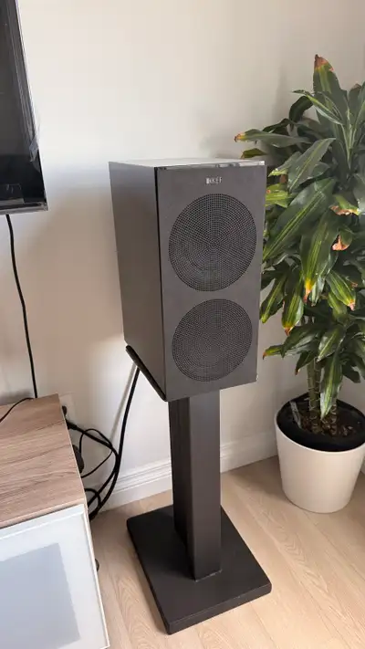 KEF R3 meta Speakers with Stands, View more