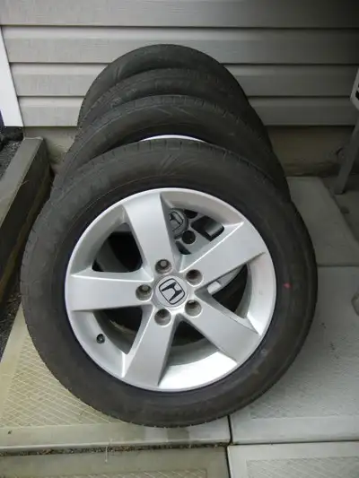 HONDA CIVIC MAGS ET PNEUS D'ÉTÉ 215/55R16 . PNEUS 10/32