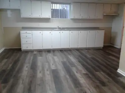 logement une grand chambre ,petit chambre ,salon cuisine ensemble ,et sale de bain prise laveuse et...