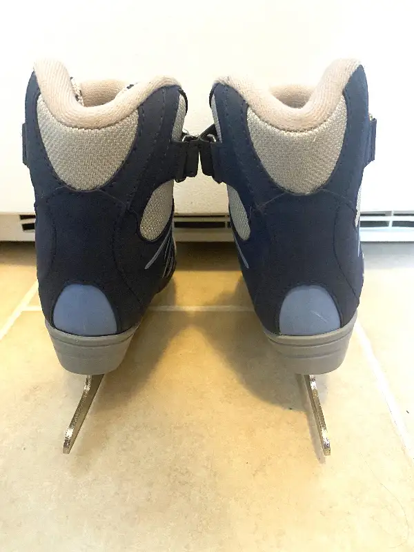 Jackson Softec Figure Skates Girls Size 12J Patins Fille in Skates & Blades in City of Montréal - Image 6