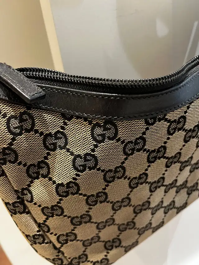 Gucci crossbody travel bag in Women's - Bags & Wallets in Mississauga / Peel Region - Image 3