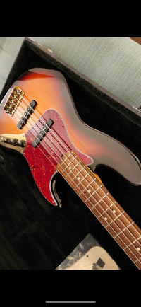 Fender  jazz limited edition 