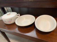Ceramic Casserole Dish & Matching Bowls